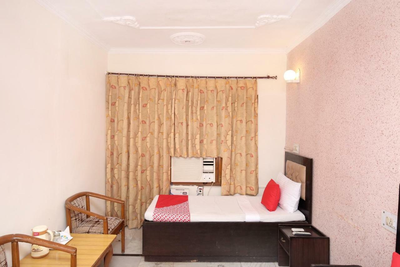 Oyo 5637 Hotel Majestic Chandigarh Bagian luar foto